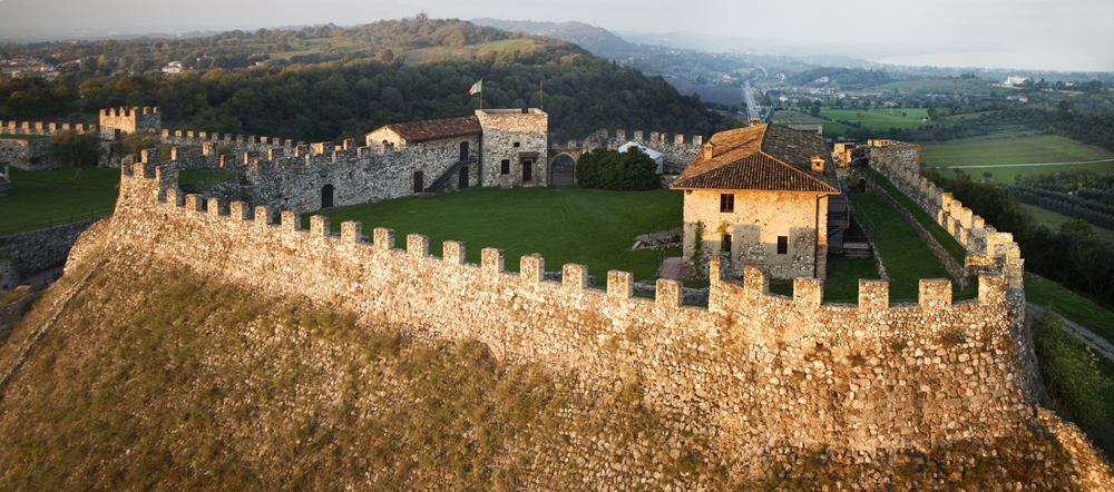 Contratto di consulenza Relazione sullo stato di conservazione del circuito murario della Rocca di Lonato del Garda (BS)